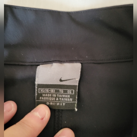 Nike Junior Black Zip-Up Jacket, Size XL (16-18) - Picture 4 of 5